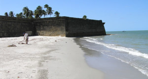 La spiaggia del Forte Orange, Itamaracá, Pernambuco, Brasile. Author and Copyright Marco Ramerini