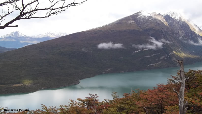 Lago Acigami, visto da Co. Guanaco, Argentina. Author and Copyright Guillermo Puliani