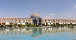 La moschea dello sceicco Lotfollah nella piazza Naqsh-e jahān, Esfahan, Iran. Autore e Copyright Marco Ramerini