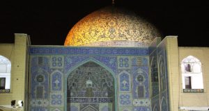 La moschea dello sceicco Lotfollah nella piazza Naqsh-e jahān, Esfahan, Iran. Autore e Copyright Marco Ramerini.