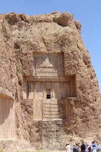 La tomba di Serse I, Naqsh-e Rostam, Iran. Autore e Copyright Marco Ramerini