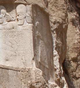 Resti dell'antico bassorilievo elamita, Naqsh-e Rostam, Iran. Autore e Copyright Marco Ramerini.