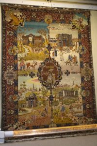 Tappeto del XX secolo proveniente da Tabriz, Museo del Tappeto iraniano, Teheran, Iran. Autore e Copyright Marco Ramerini