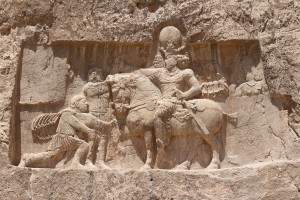 Trionfo di Shapur I, Naqsh-e Rostam, Iran. Autore e Copyright Marco Ramerini