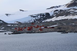 La base argentina di Hope Bay (Bahía Esperanza), Antarctic Sound, Antartide. Autore e Copyright Marco Ramerini