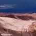 Nubi di tempesta nel paesaggio del deserto di Atacama. Le rocce della Valle di Marte (Valle de Marte) e la Cordillera de la Sal, Deserto di Atacama, Cile. Autore e Copyright Marco Ramerini